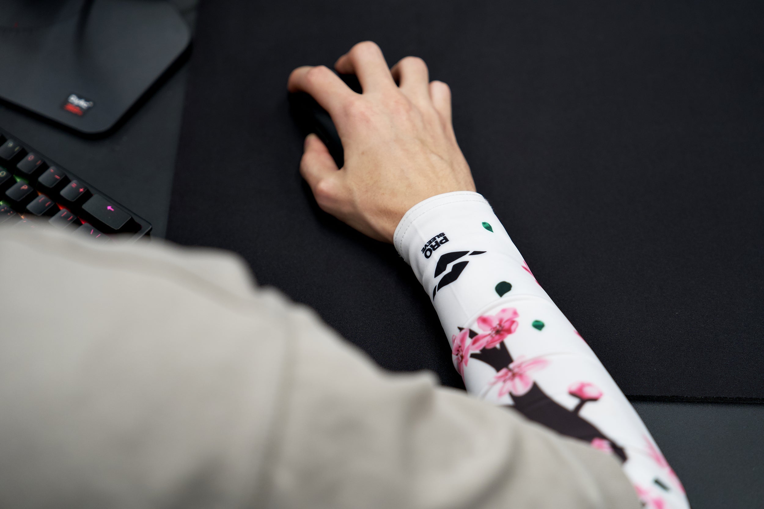 Do Gaming Arm Sleeves Really Improve Aim? – Aura Gaming Gear